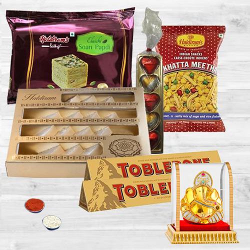 Buy Haldiram's Nagpur Sweet Wonder (1kg) With Holi Colour gift Box Online  at Best Prices in India - JioMart.