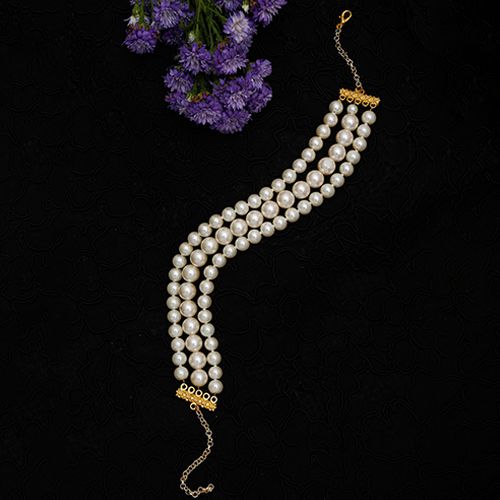 Classy Pearl Choker