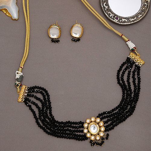 Elegant Black Kundan Choker n Stud Set