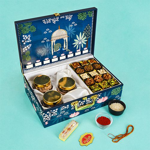 Elegant Sweets N Snacks Gift Box